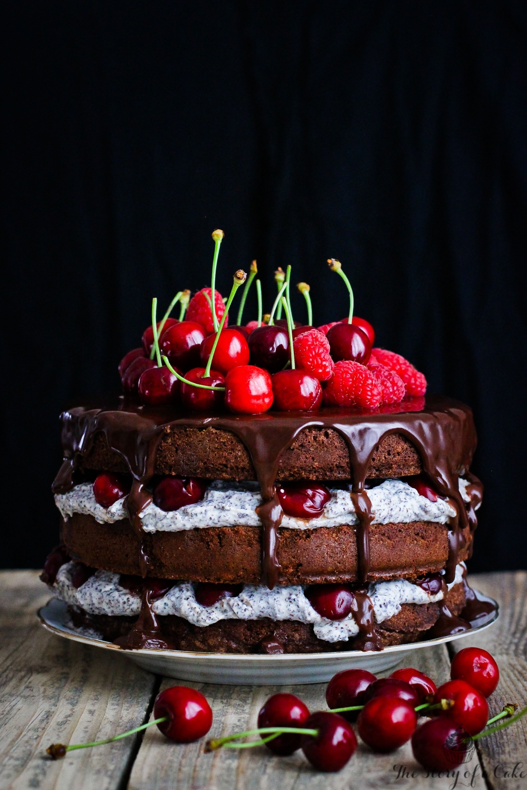 Torta Čierny les s makom a čerešňami